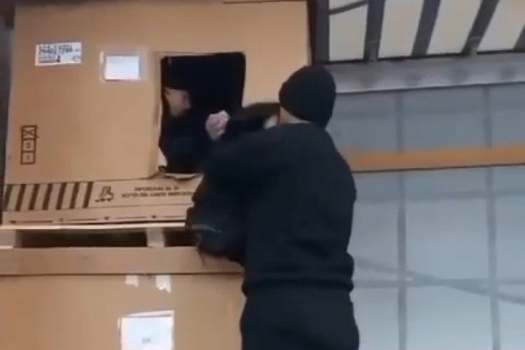 Kocaeli'de tır dorsesindeki kutudan m&uuml;lteci &ccedil;ıktı