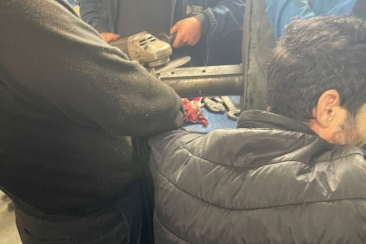 Mersin'de kolunu pres makinasına kaptırdı!