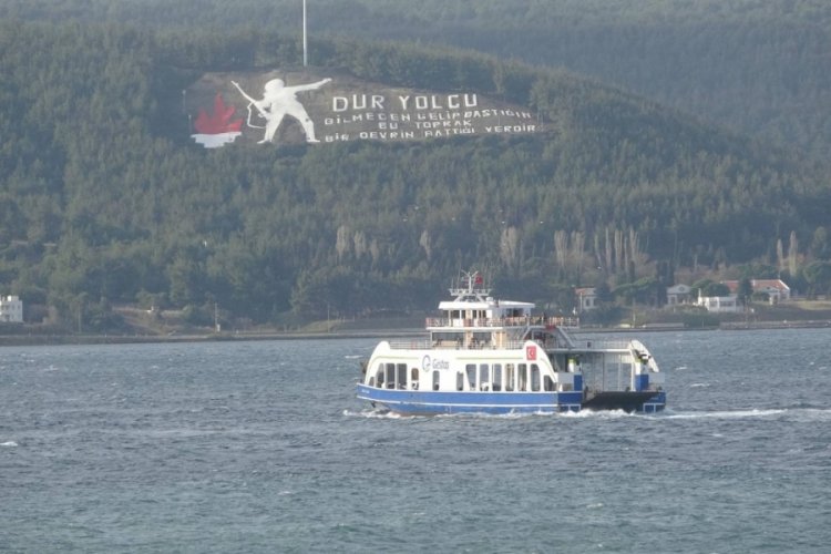 &Ccedil;anakkale'de feribot seferlerine fırtına engeli