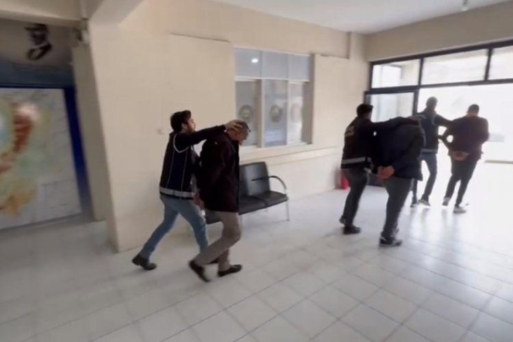 Hatay'da g&ouml;&ccedil;men ka&ccedil;ak&ccedil;ılığı su&ccedil;undan 2 kişi tutuklandı