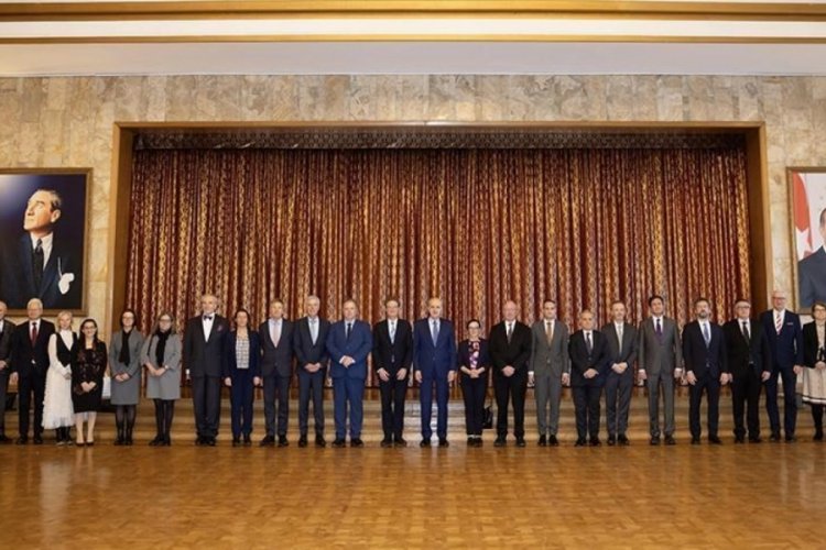 Meclis Başkanı Kurtulmuş AB &uuml;yesi &uuml;lkelerin b&uuml;y&uuml;kel&ccedil;ilerini kabul etti