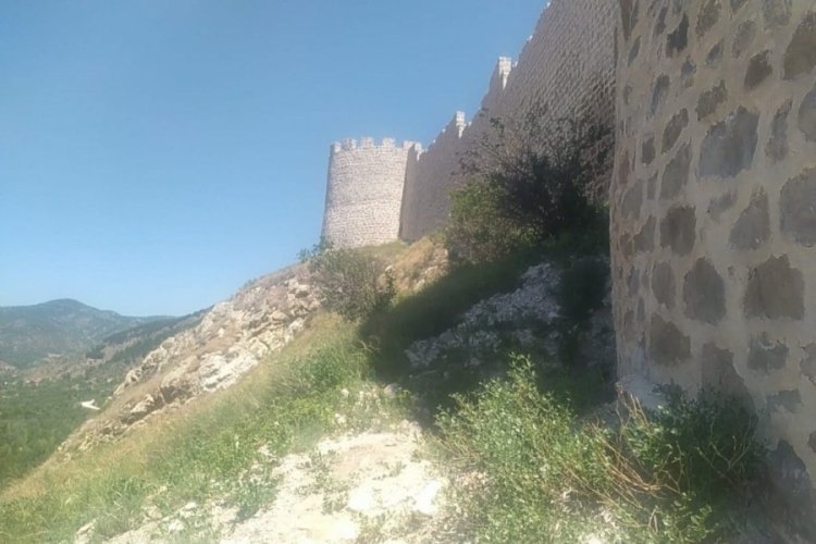 &Ccedil;orum'da oğlunu surlardan iterek &ouml;ld&uuml;ren anneye m&uuml;ebbet hapis