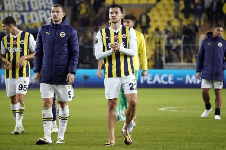 Fenerbah&ccedil;e ve trib&uuml;nlerden Umut Nayir'e destek