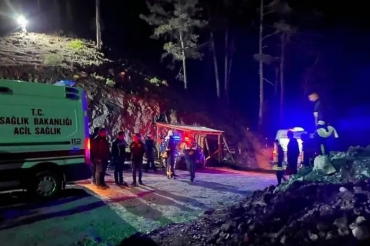 Denizli'de krom madeninde g&ouml;&ccedil;&uuml;k! 3 iş&ccedil;i mahsur kaldı