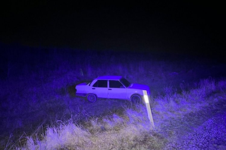 Tekirdağ'da yoldan &ccedil;ıkan otomobil tarlaya u&ccedil;tu