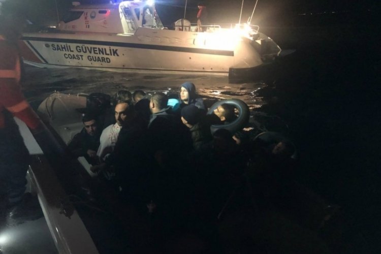 Umut yolculuğu! 324 g&ouml;&ccedil;men karaya &ccedil;ıkarıldı