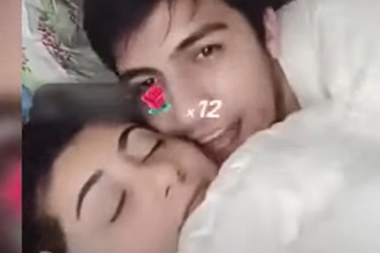 Yatak odasından canlı yayın yapan &ccedil;iftin aylık kazancı şaşırttı