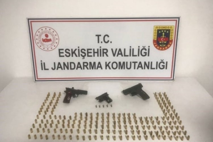 Eskişehir'de jandarmanın &ccedil;alışması sonu&ccedil; verdi sok sayıda silah ve mermi ele ge&ccedil;irildi