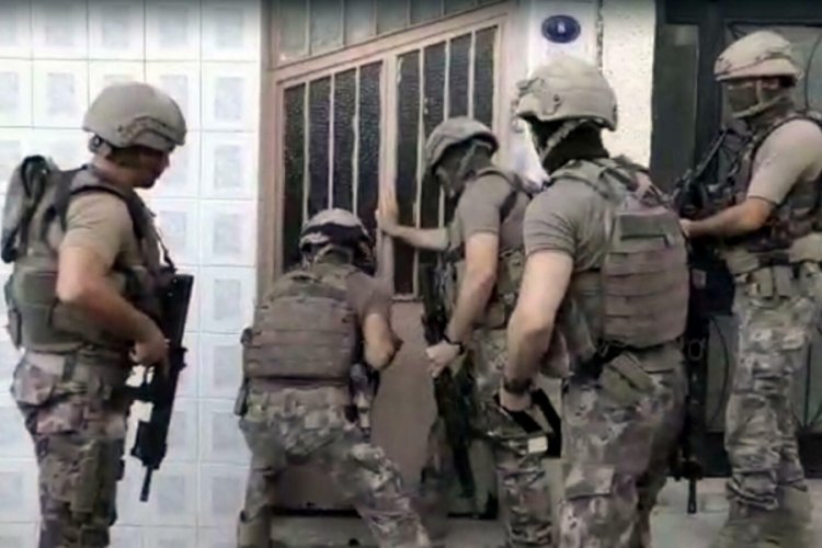 İzmir'de DEAŞ operasyonunda 3 g&ouml;zaltı