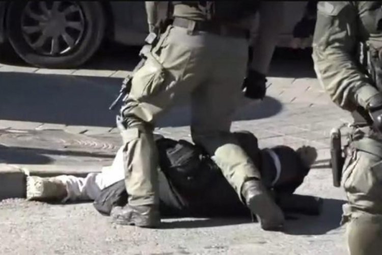 İsrail polisinden gazetecilere sert m&uuml;dahale