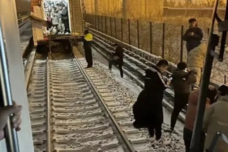 &Ccedil;in'de iki metro &ccedil;arpıştı: 515 kişi yaralandı