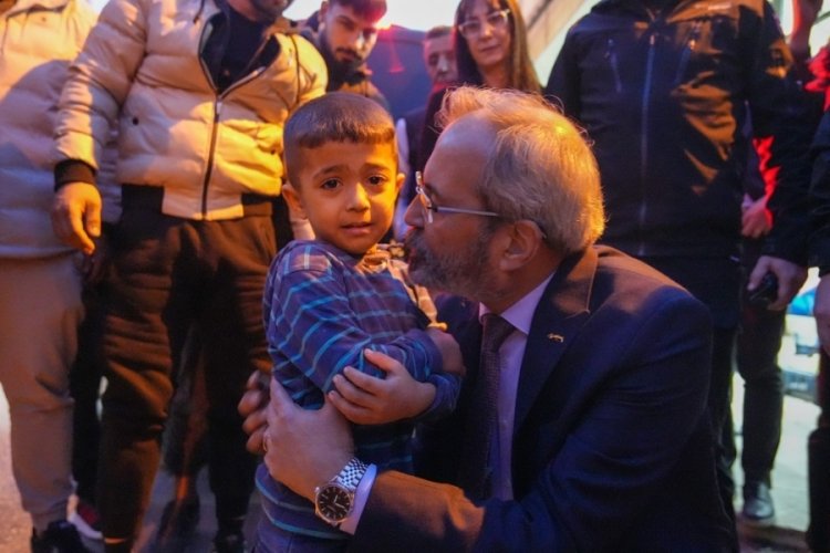 Doktor belediye başkanı, kaza ge&ccedil;iren &ccedil;ocuğa ilk m&uuml;dahaleyi yaptı