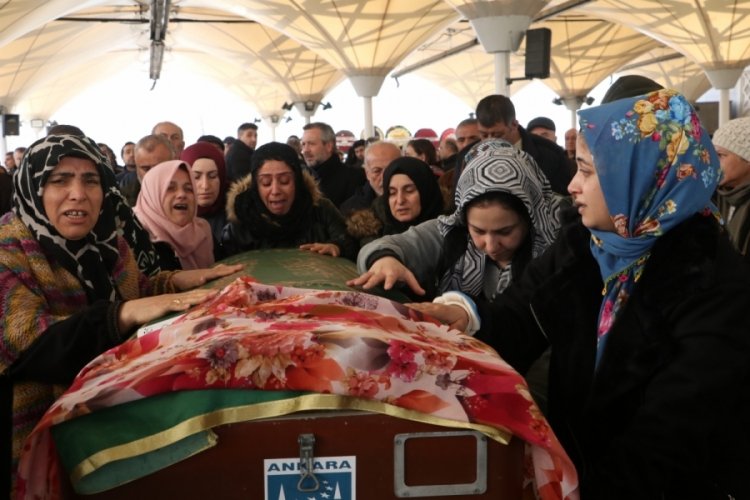 Eski eşi tarafından &ouml;ld&uuml;r&uuml;len Nursena'nın tabutunu kadınlar taşıdı