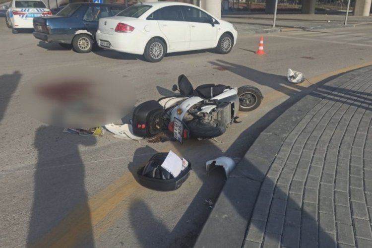 Ankara'da hafif ticari ara&ccedil; ile &ccedil;arpışan motosikletli kurye hayatını kaybetti!