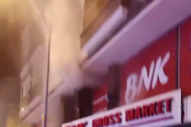 Bursa'da bir markette yangın &ccedil;ıktı! Yaralılar var