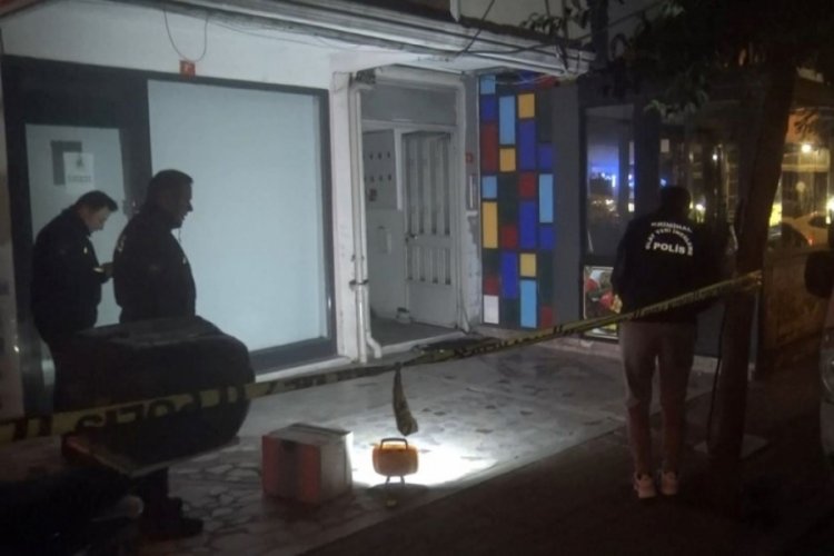 İstanbul'da oğlunu &ouml;ld&uuml;rd&uuml;, babasını ve annesini bı&ccedil;aklayıp ka&ccedil;tı