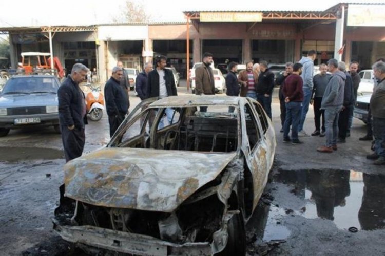 Adana'da kız arkadaşına &ccedil;arpan aracı kundakladı