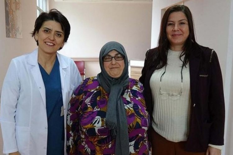 Balıkesir'de 130 kilo kadının v&uuml;cudundan 25 kilo yağ dokusu &ccedil;ıkarıldı