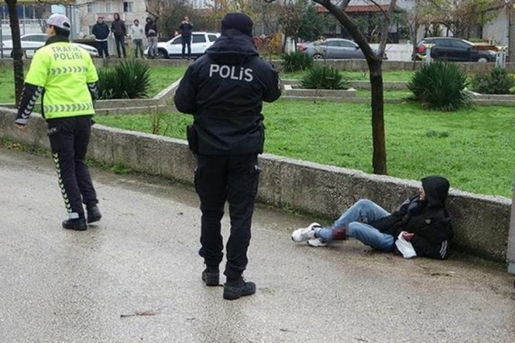 Edirne'de k&ouml;peğe taş atan arkadaşlarına silahla ateş ettiler: 1 &ouml;l&uuml;, 1 yaralı