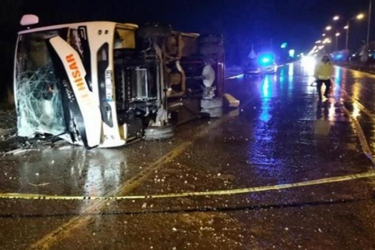 Afyonkarahisar'da midib&uuml;s devrildi!