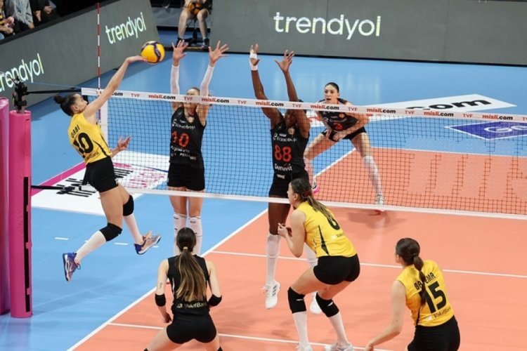 İki T&uuml;rk takımının karşılaştığı D&uuml;nya Kul&uuml;pler Şampiyonası finalini Eczacıbaşı kazandı!