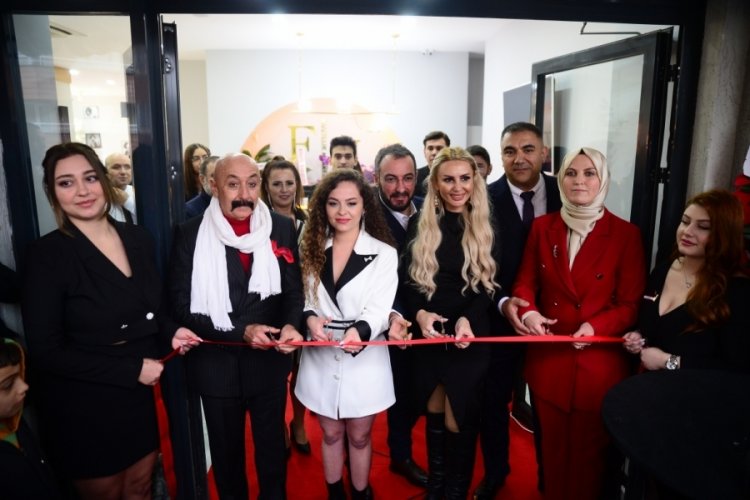 F&N G&uuml;zellik Merkezi'ne renkli a&ccedil;ılış