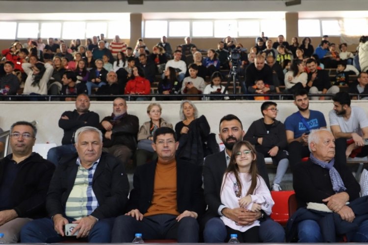Filenin efelerini rakibini mağlup etti