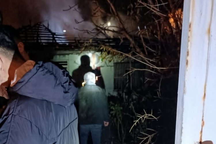 Manisa'da yaşlı adam yanmaktan son anda kurtarıldı