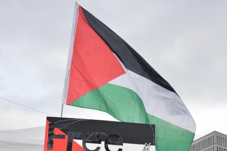 Almanya'da İsrail'in Gazze'ye y&ouml;nelik saldırıları protesto edildi