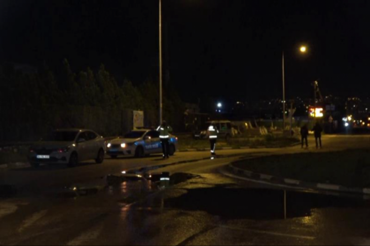 Bursa'da takla atıp alev topuna d&ouml;nen ara&ccedil;tan sağ &ccedil;ıktı! Olay yerinden ka&ccedil;tı