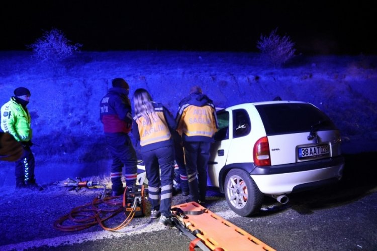 Ters şeride giren alkoll&uuml; s&uuml;r&uuml;c&uuml; dehşet sa&ccedil;tı: 8 yaralı