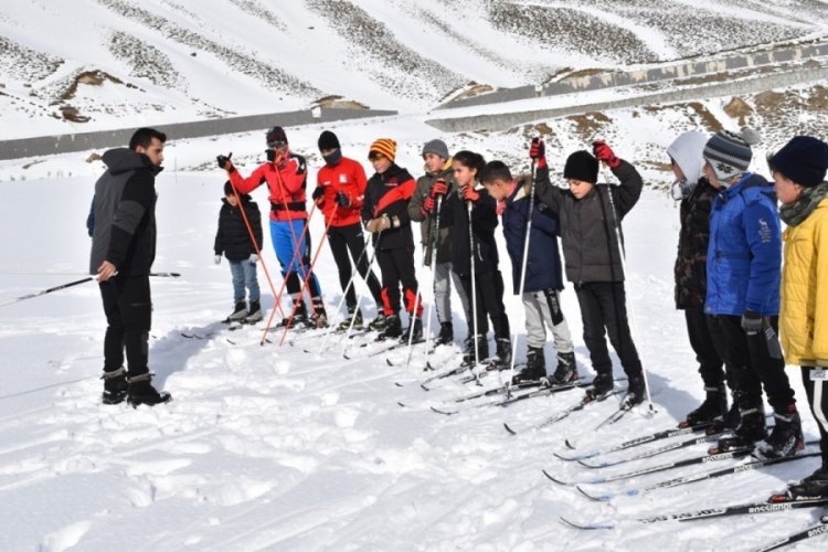 Nemrut Dağı'nda kayaklı koşu antrenmanı