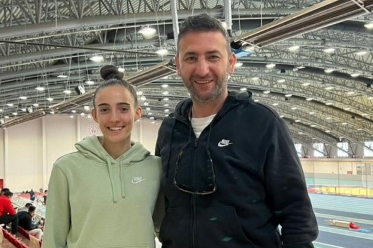 Bursa'da d&uuml;zenlenen yarışmada Eskişehirli milli atletten T&uuml;rkiye rekoru