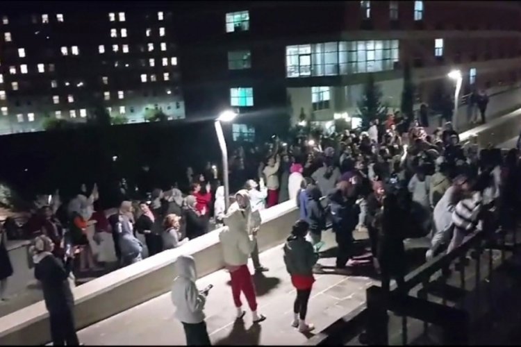 &Uuml;niversite yurdunda asans&ouml;r protestosu!