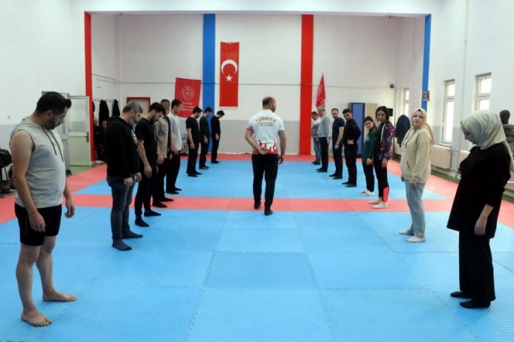 Gaziantep'te icra memurları kungfu &ouml;ğreniyor!