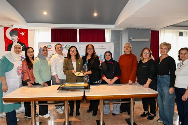 Yalova Valisi H&uuml;lya Kaya, g&ouml;&ccedil;men kadınlarla mutfağa girdi!