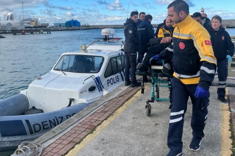 Yalova'da feribottan atlayan şahsı deniz polisi kurtardı