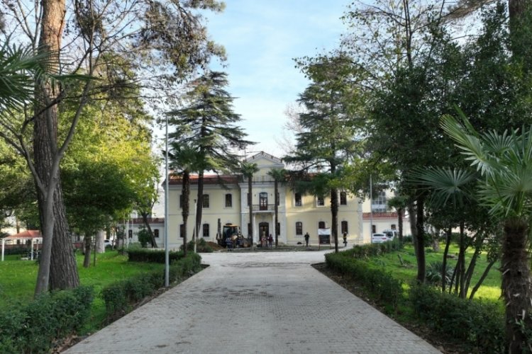 Bursa'daki 132 yıllık tarihi okul, ilk g&uuml;nk&uuml; ihtişamına kavuştu