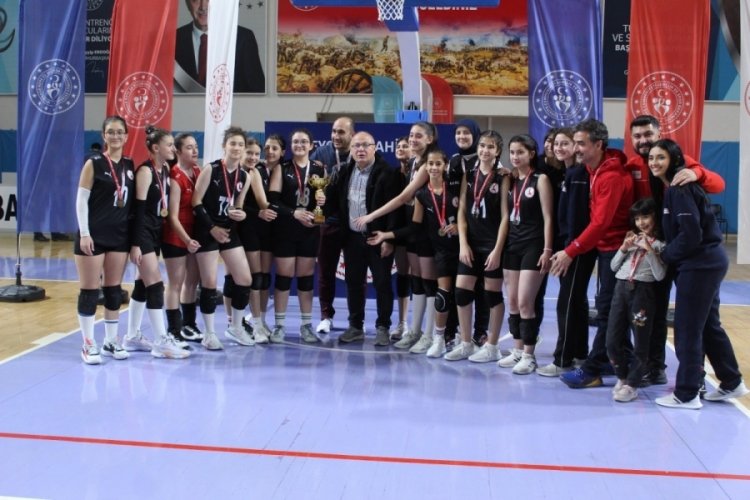 K&uuml;&ccedil;&uuml;k Kızlar Voleybol m&uuml;sabakaları sona erdi