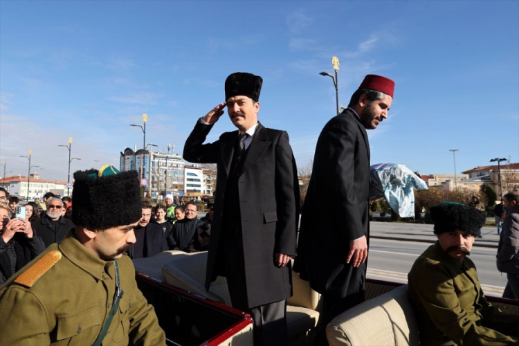 Atat&uuml;rk'&uuml;n Sivas'tan ayrılışı temsili olarak canlandırıldı