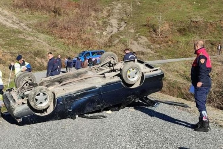 Zonguldak'ta otomobil takla attı! 90 yaşındaki s&uuml;r&uuml;c&uuml;s&uuml; &ouml;ld&uuml;, eşi ve komşusu yaralandı
