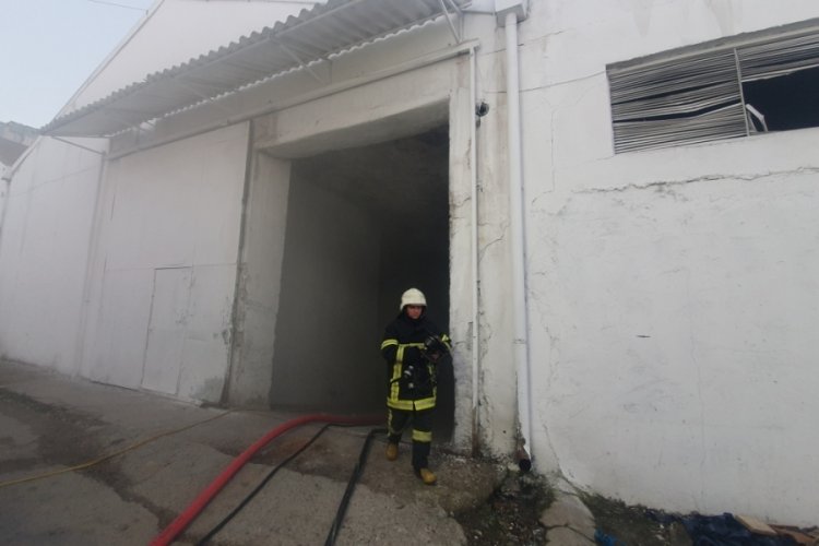 Kayseri'de işyeri deposunda &ccedil;ıkan yangını itfaiye s&ouml;nd&uuml;rd&uuml;