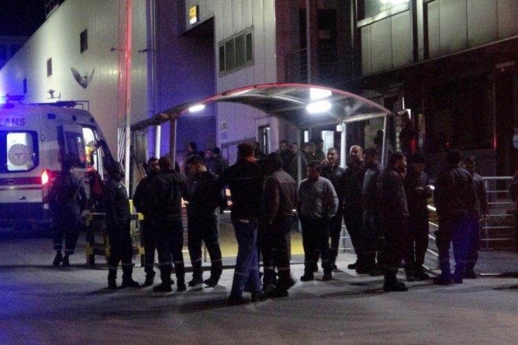Kocaeli'de lastik fabrikasında yangın: 8 iş&ccedil;i dumandan etkilendi
