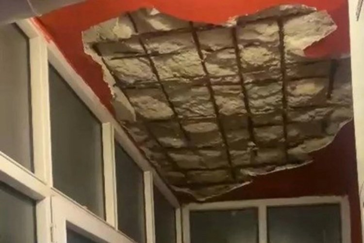Yalova'daki deprem nedeniyle bir bina hasar aldı