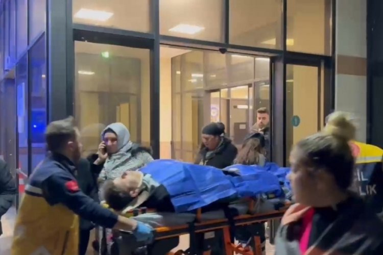 Kocaeli'de istinat duvarından aşağıya d&uuml;şen &ccedil;ocuğu itfaiye kurtardı