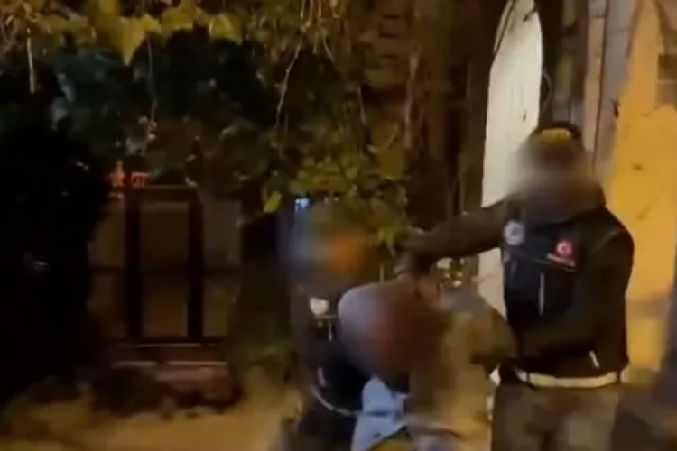 2'si kırmızı b&uuml;ltenle aranan 3 su&ccedil; &ouml;rg&uuml;t&uuml; elebaşı yakalandı