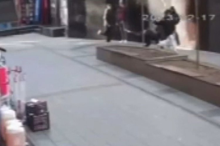 İstanbul'da liselilerin silahlı kavgası! 1'i ağır 2 yaralı