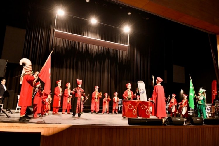 Bursa'da yetenekli kursiyerler, unutulmaz bir g&ouml;steriye imza attı