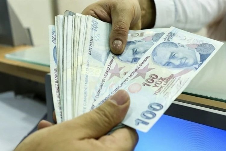 &Ccedil;alışan emeklilere m&uuml;jde! 5 bin lira d&uuml;zenlemesi yılbaşından &ouml;nce yasalaşacak