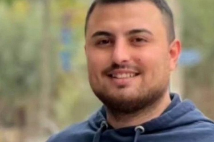 Boş sanılan tabancayla şakalaşırken arkadaşını vurup &ouml;ld&uuml;rd&uuml;